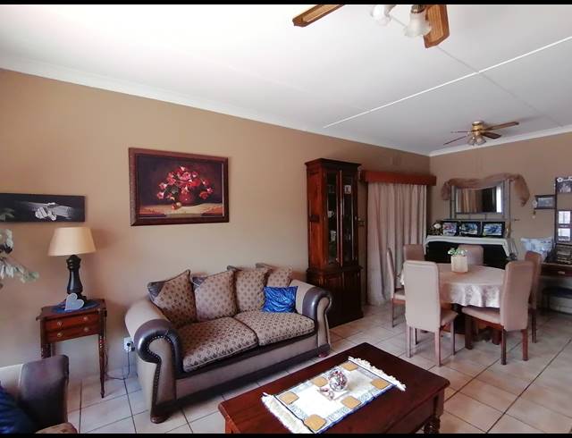 4 BEDROOM FREESTANDING FOR SALE IN STILFONTEIN EXT 4